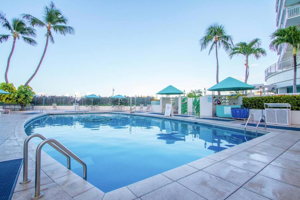 Resort Life At A Low Price- Ilikai Hotel Honolulu Zewnętrze zdjęcie