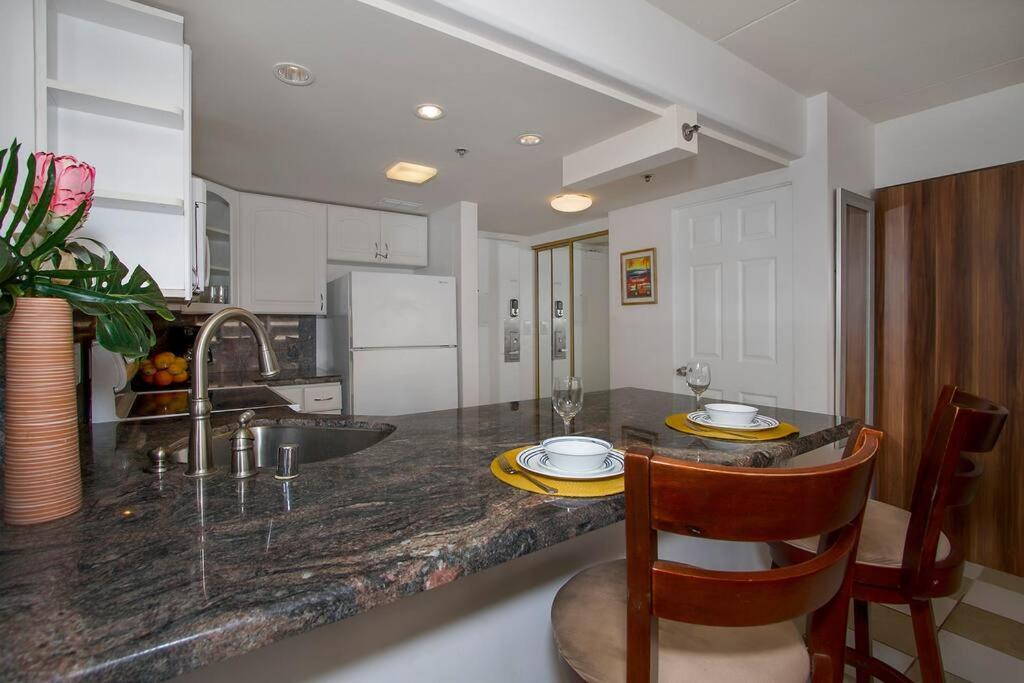 Resort Life At A Low Price- Ilikai Hotel Honolulu Zewnętrze zdjęcie