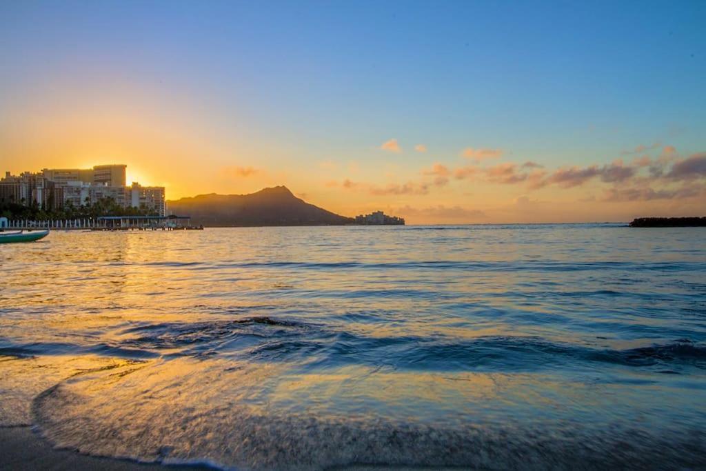 Resort Life At A Low Price- Ilikai Hotel Honolulu Zewnętrze zdjęcie